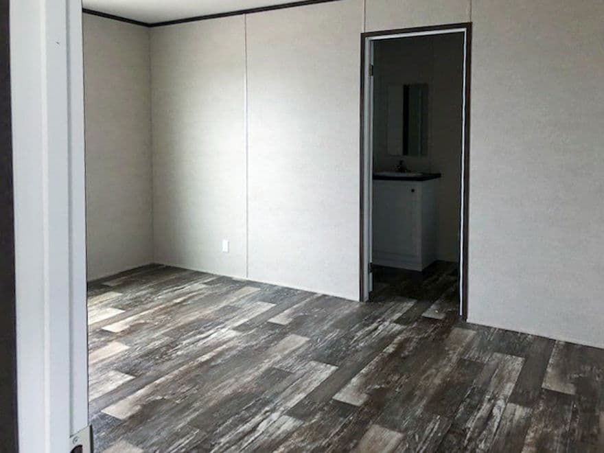 Wallboard 16 x 60 2 bed 2 bath 910 sq ft interior home features