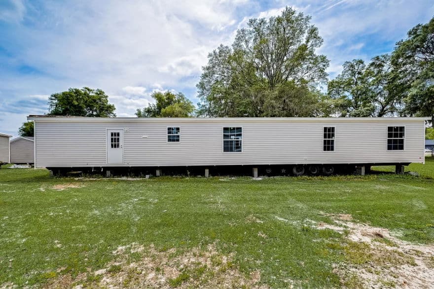 Wallboard 28 x 76 5 bed 3 bath 2,027 sq ft elevation and exterior home features