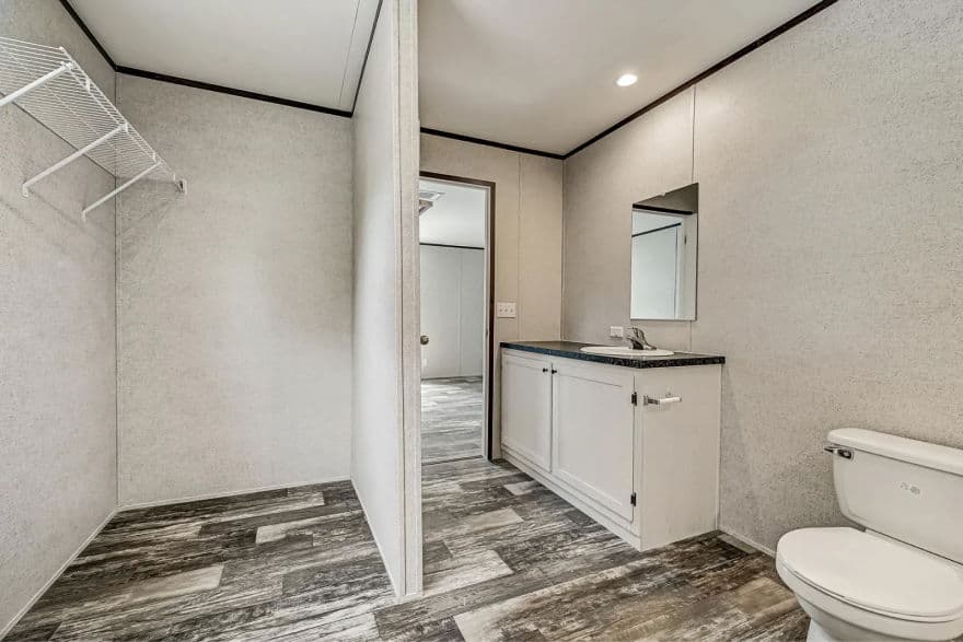 Wallboard 28 x 56 3 bed 2 bath 1,494 sq ft bathroom home features