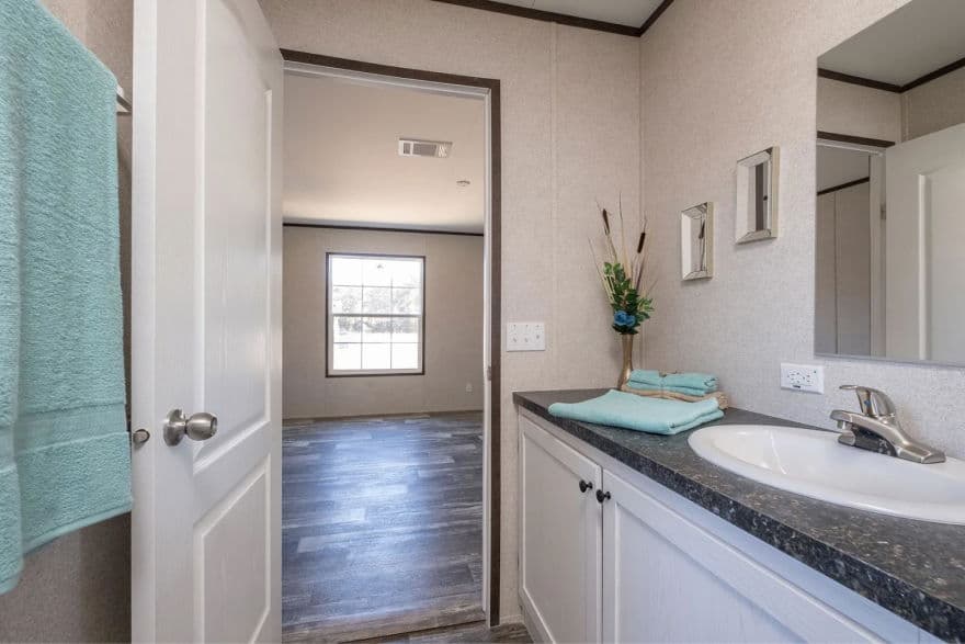 Wallboard 28 x 56 4 bed 2 bath 1,494 sq ft bathroom home features