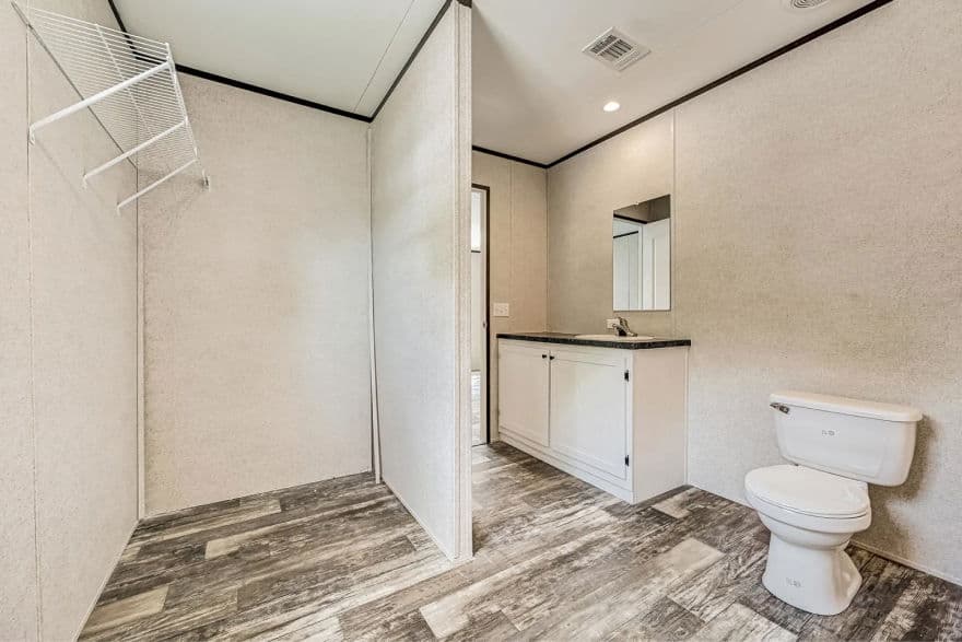Wallboard 28 x 76 5 bed 3 bath 2,027 sq ft bathroom home features