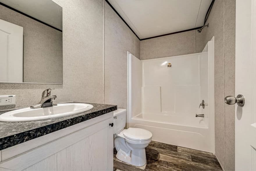 Wallboard 28 x 76 5 bed 3 bath 2,027 sq ft bathroom home features