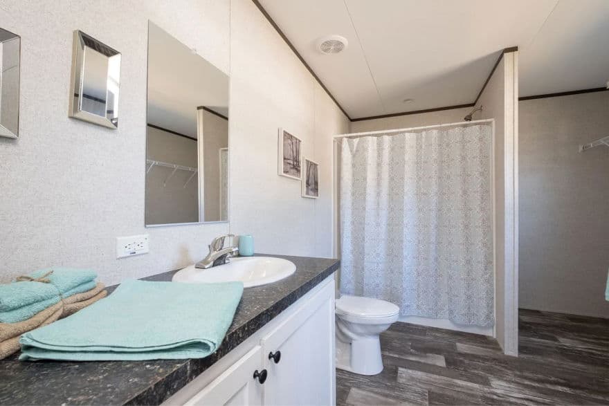 Wallboard 28 x 56 4 bed 2 bath 1,494 sq ft bathroom home features