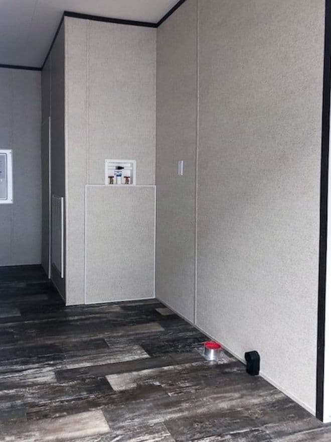 Wallboard 16 x 60 2 bed 2 bath 910 sq ft interior home features