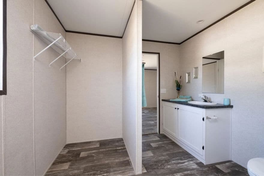 Wallboard 28 x 56 4 bed 2 bath 1,494 sq ft bathroom home features