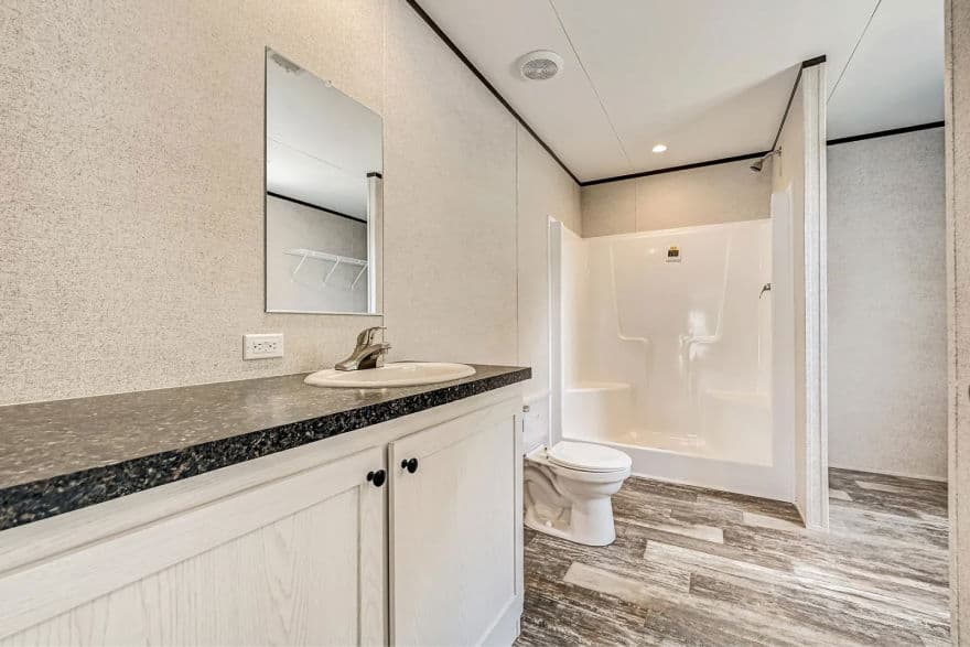 Wallboard 28 x 76 5 bed 3 bath 2,027 sq ft bathroom home features