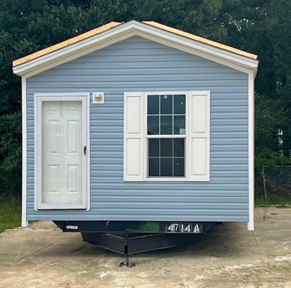 Wallboard 14 x 37 1 bed 1 bath 493 sq ft exterior home features