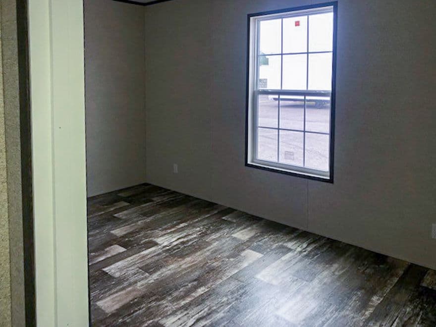 Wallboard 16 x 60 2 bed 2 bath 910 sq ft interior home features