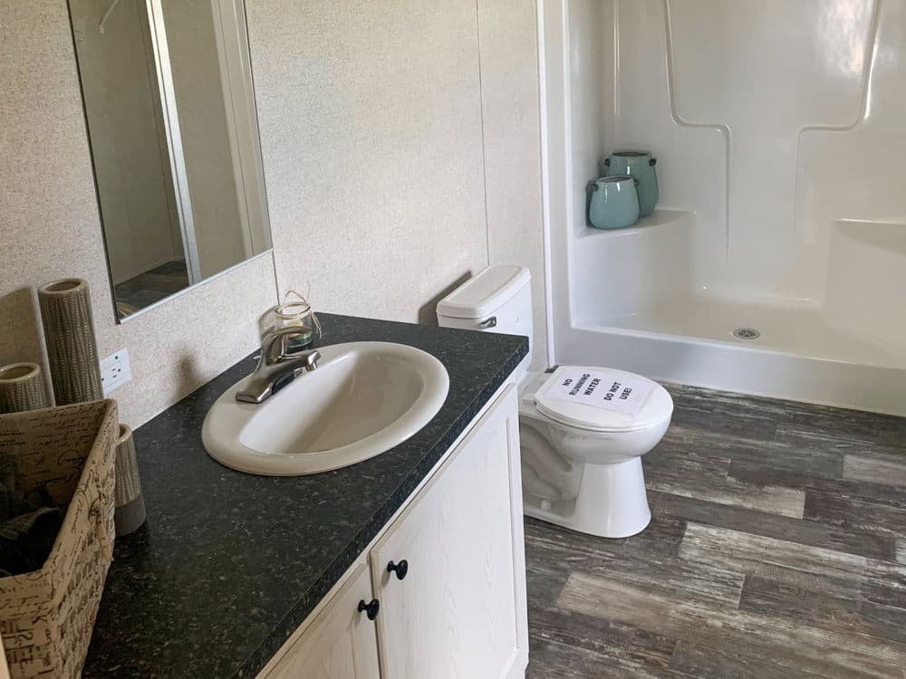Wallboard 28 x 68 4 bed 2 bath 1,814 sq ft  bathroom home features